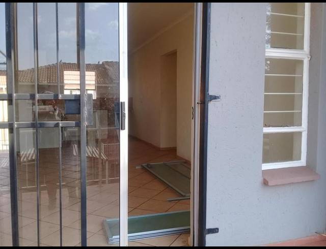 2 BEDROOM PROPERTY TO RENT IN GROBLERPARK EXT